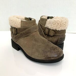 UGG Sz 6.5 Brown Leather Benson Ankle Boots Shearling Sheepskin Lined Buckle
